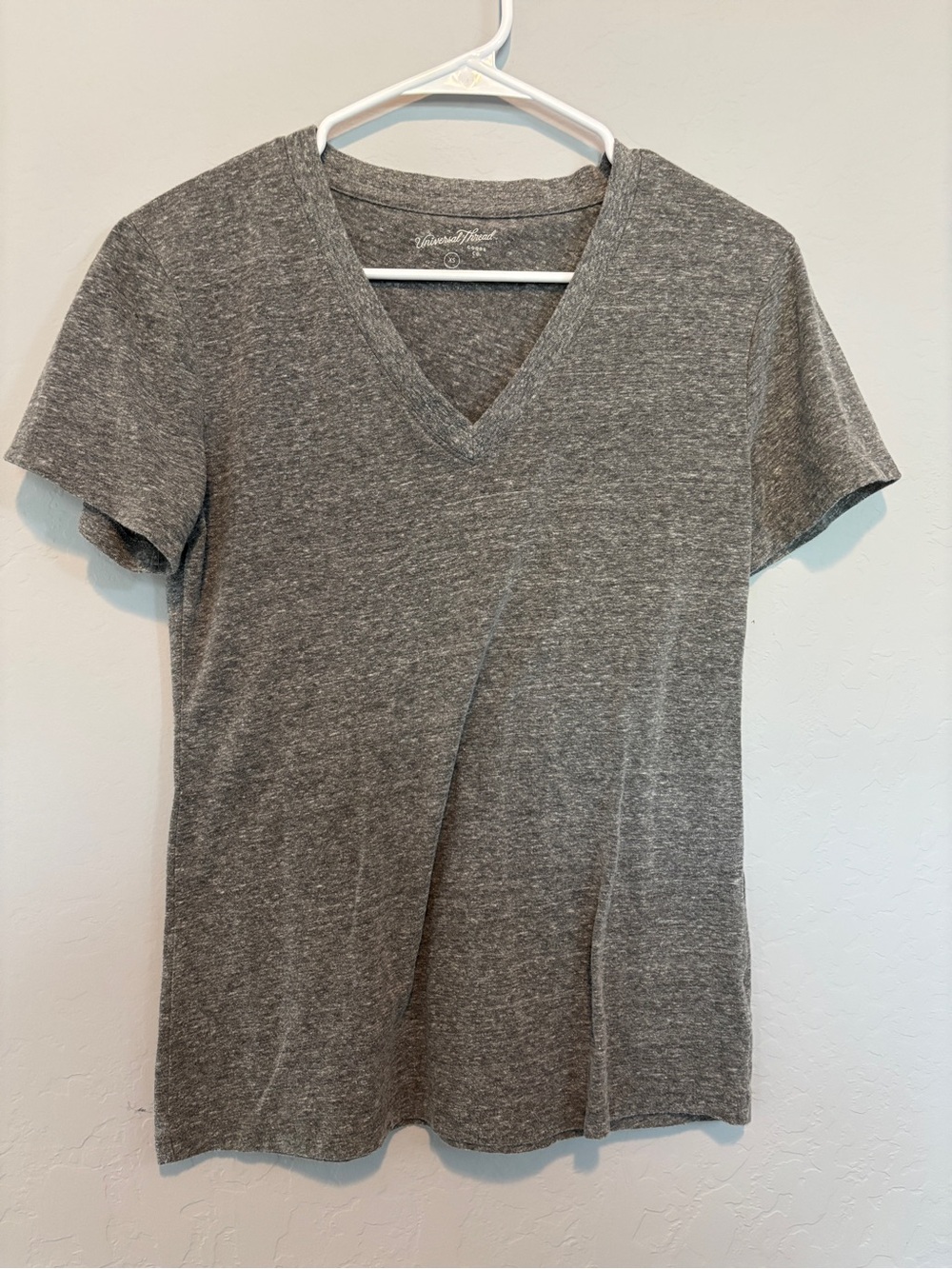 Universal Thread Women's Heather Gray V-Neck Tee